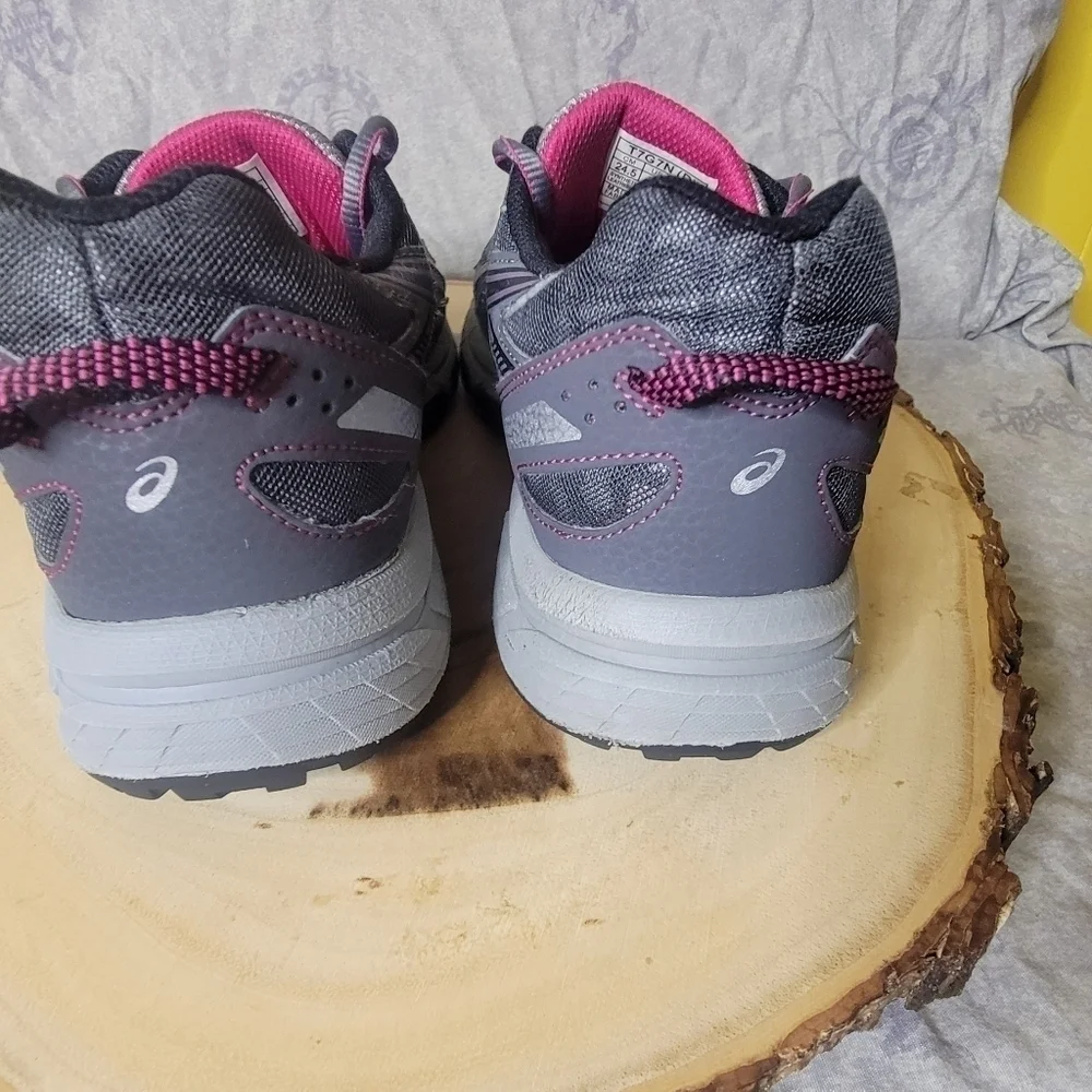 Asics Gel Venture  women's size 7.5 running, walking,training, comfortable. - Picture 7 of 9